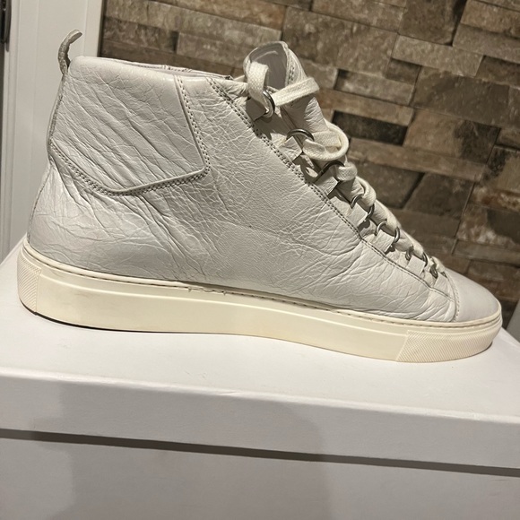 Balenciaga - Picture 7 of 11